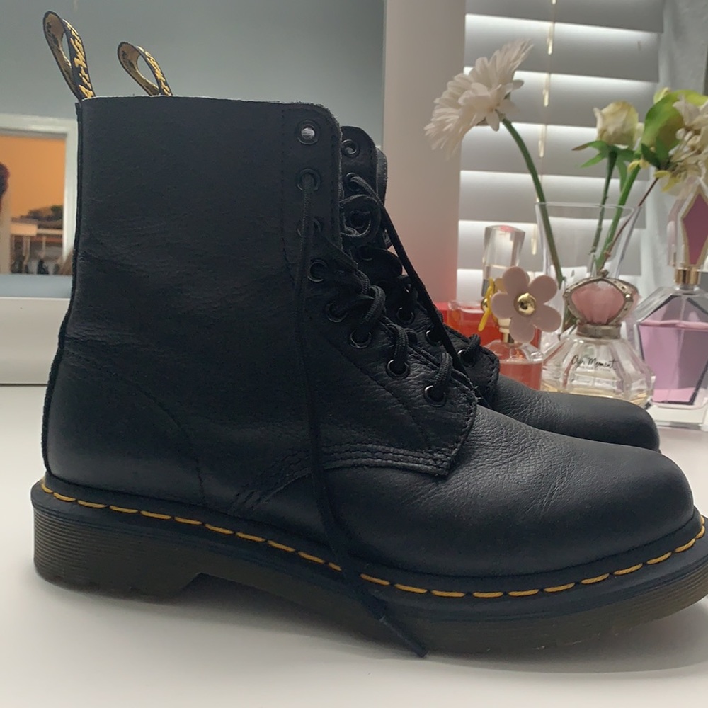 DR MARTENS LEATHER BOOTS - Picture 2 of 4